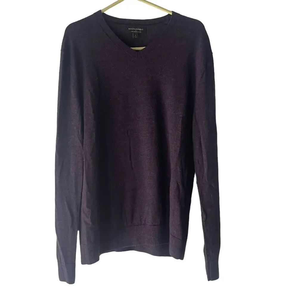 Banana Republic‎ Men's Size Large 100% Merino Wool Purple V Neck Sweater